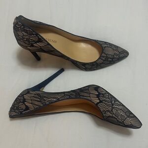 Ivanka Trump dark blue lace pointed-toe pumps. Size 8M.
